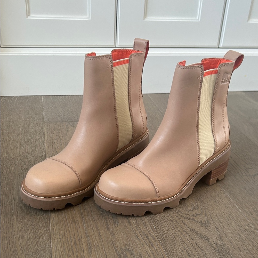 Sorel Joan Waterproof Tan and Cream Ankle Chelsea Boots 9.5